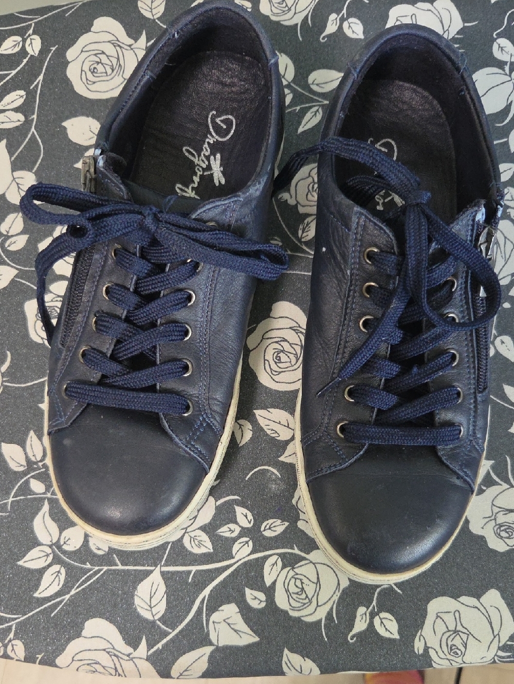 Draginfly Sneakers